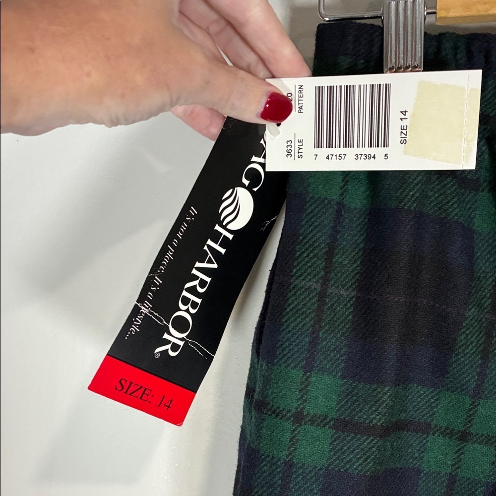 Sag Harbor Green and Black Plaid Women Shorts wool blend - Picture 7 of 10